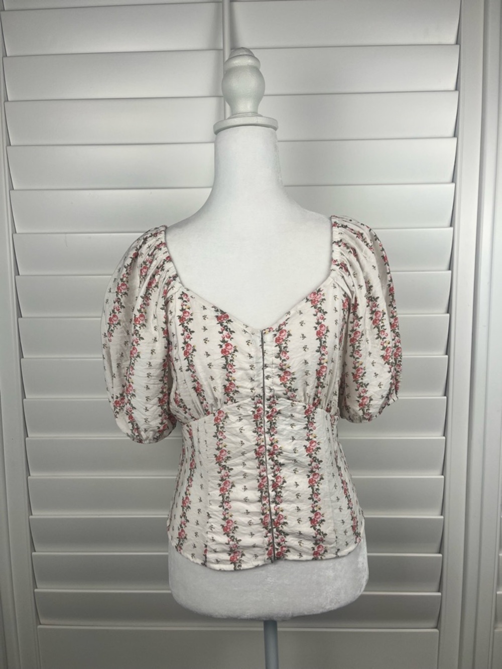 Sienna Sky Ivory Puff-Sleeve Floral Corset Top size Medium coquette cottagecore